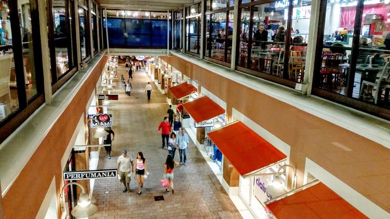 Open-Air Shopping with Local and Brand-Name Stores