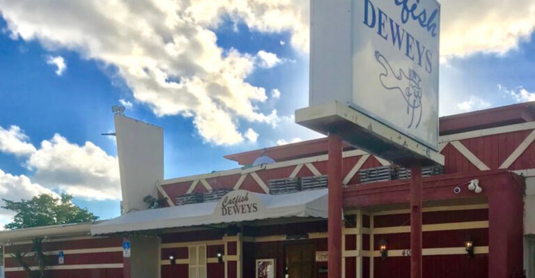 Come Hungry For Unlimited Stone Crabs And Some Of Oakland Park’s Best Fried Catfish