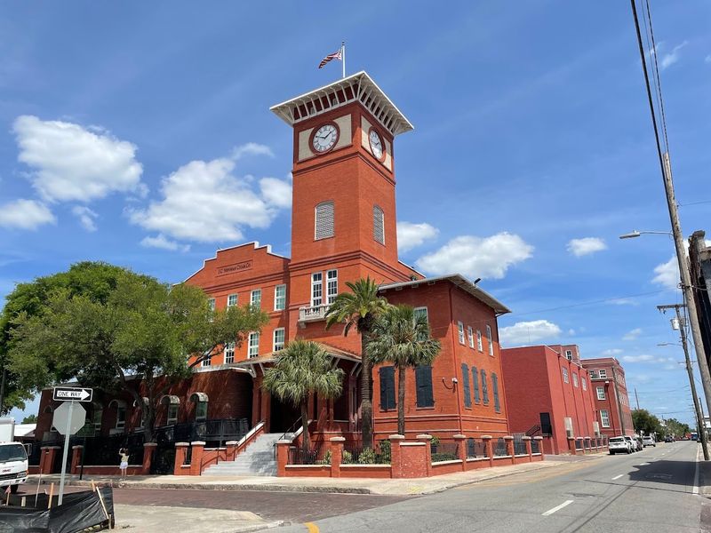 The El Reloj Factory Building: A Century-Old Architectural Gem