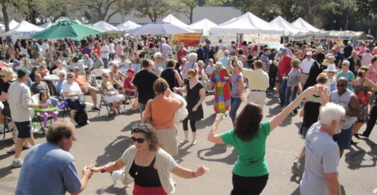 Every Weekend, This Florida Farmers Market Fills Downtown With Over 400 Vendors
