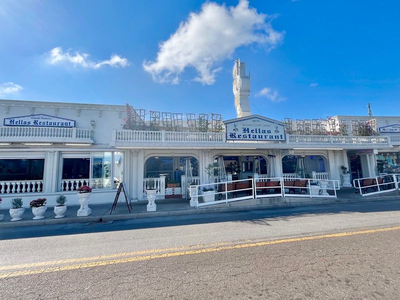 Hellas Restaurant & Bakery – Tarpon Springs