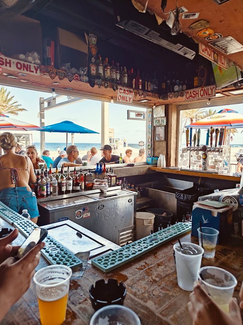 Bartenders Who Keep Drinks Flowing at Lightning Speed