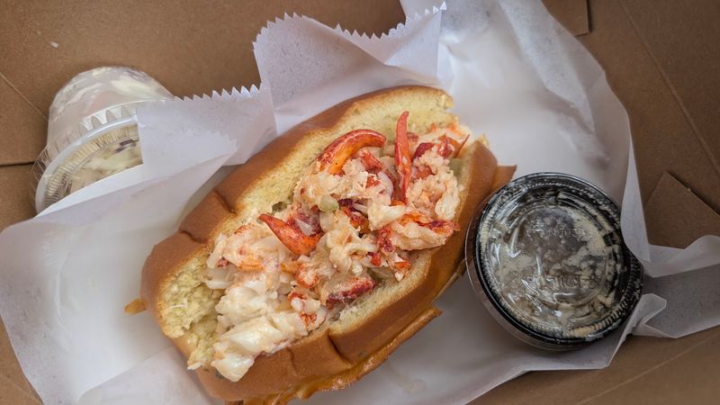 The Maine-Style Lobster Roll That Draws Crowds Daily