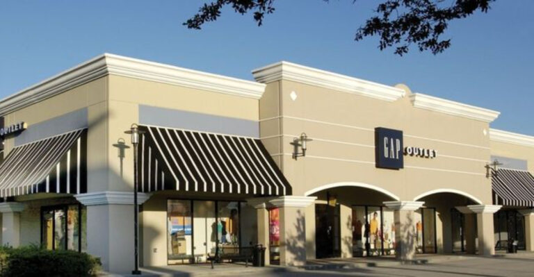 Locals Spend Every Saturday Morning Shopping This Hidden Florida Outlet Village