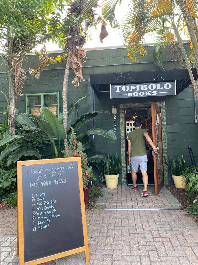 Tombolo Books – St. Petersburg