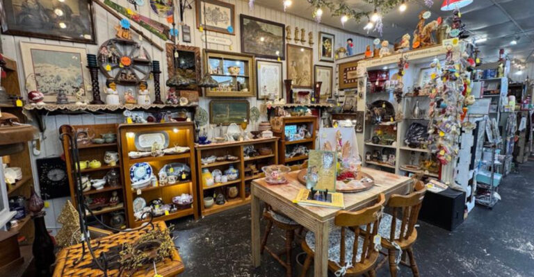 One Booth In, and I Knew This Florida Vintage Stop Was Dangerous for My Wallet
