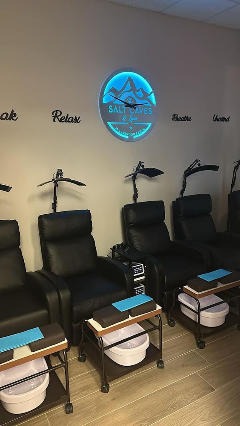 Ionic Foot Detox With Champagne