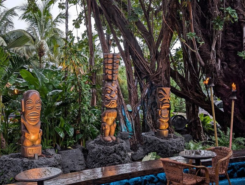 Lush Tropical Gardens Perfect for Photos and Pre-Show Drinks