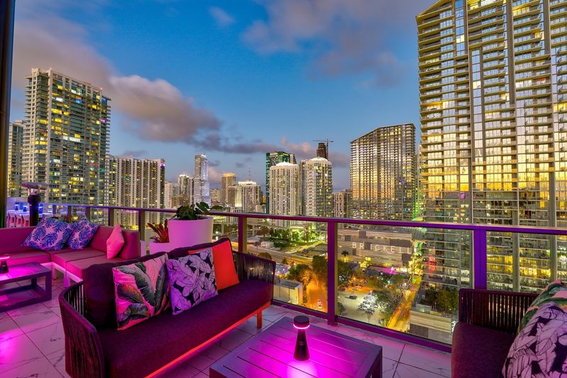 Rosa Sky – Miami