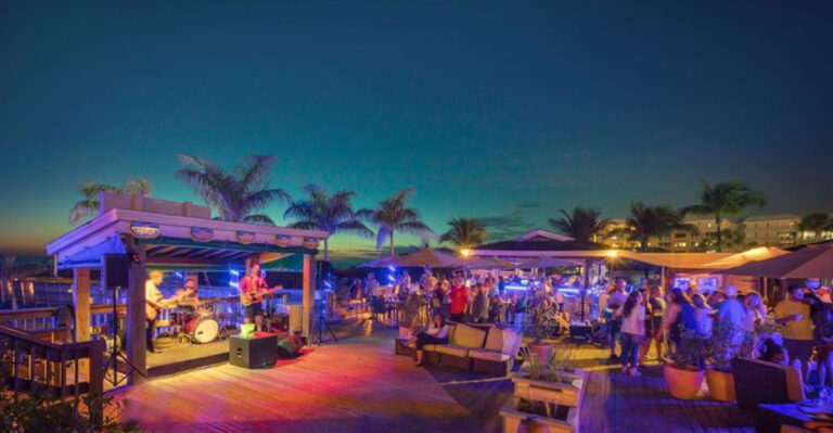 These 12 Florida Beach Bars Are Made For Sunset Drinks And Ocean Breezes