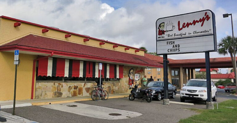 This Cozy Florida Diner Serves Country Fried Steak Locals Can’t Stop Talking About