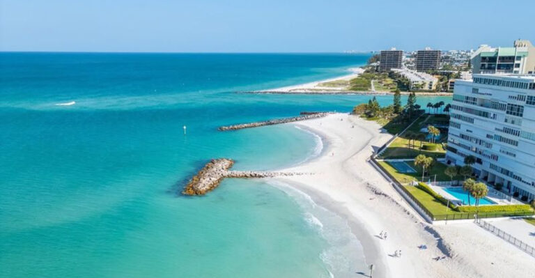 This Florida Beach Looks Like A Postcard, But Somehow Still Feels Peaceful