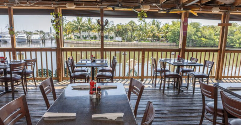 This Florida Seafood Shack May Be No-Frills, But The Fish And Chips Are Pure Comfort