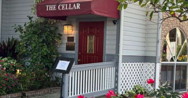 This Hidden Underground Restaurant in Florida Is a Culinary Treasure