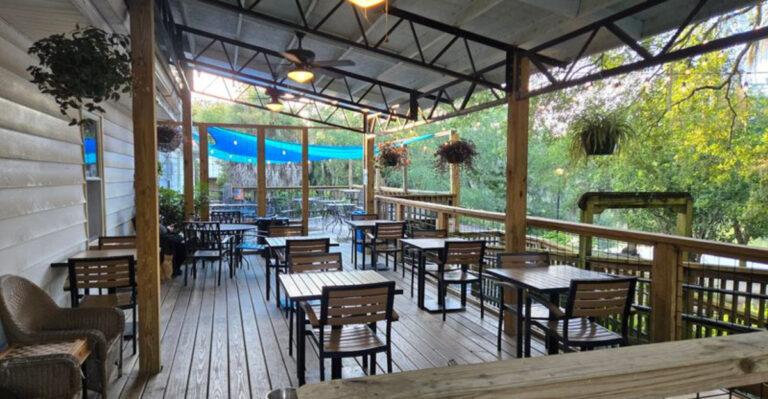 This Hidden Waterfront Florida Café Is Made For Slow, Relaxing Mornings