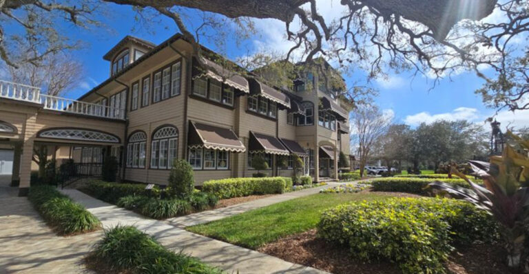 This Historic Florida Mansion Serves Gatsby-Era Glamour Without The Price Tag