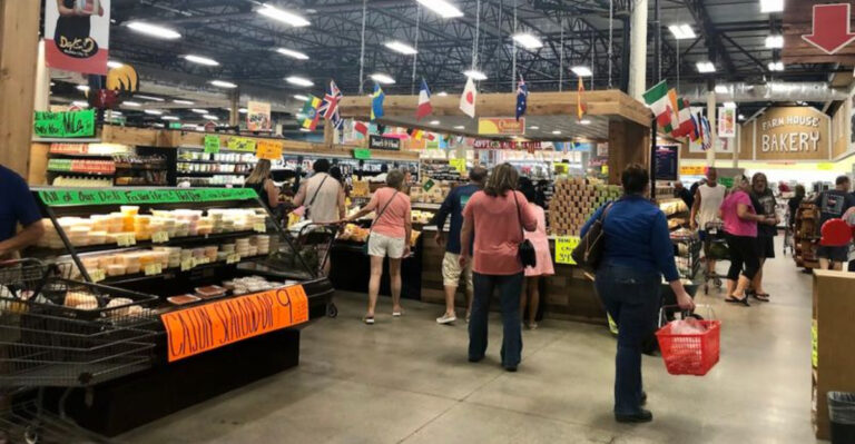 This Huge Florida Grocery Store Is Packed With Deals That Keep Shoppers Coming Back
