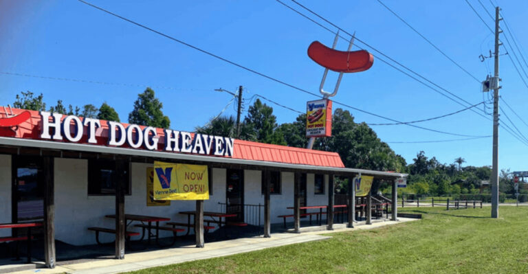 This Legendary Orlando Spot Serves 36 Hot Dogs Inspired By One Chicago Original