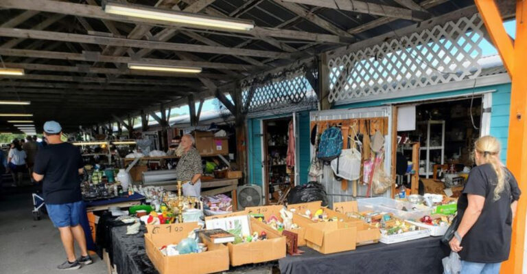 This Massive Florida Flea Market Has Food Courts, Hundreds Of Vendors, And Endless Bargains