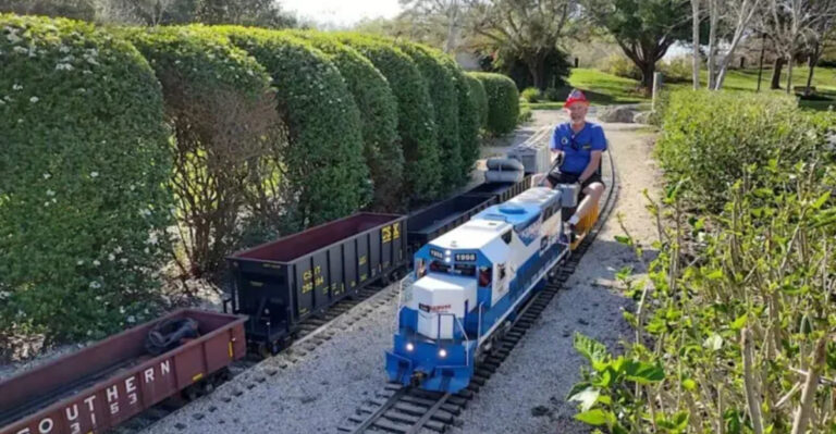 This Miniature Train Ride In Florida Is The Kind Of Tiny Adventure You’ll Want To Take Twice