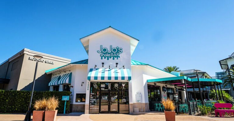 This Over-The-Top Orlando Diner Serves Towering Shakes And Flavor-Packed Burgers