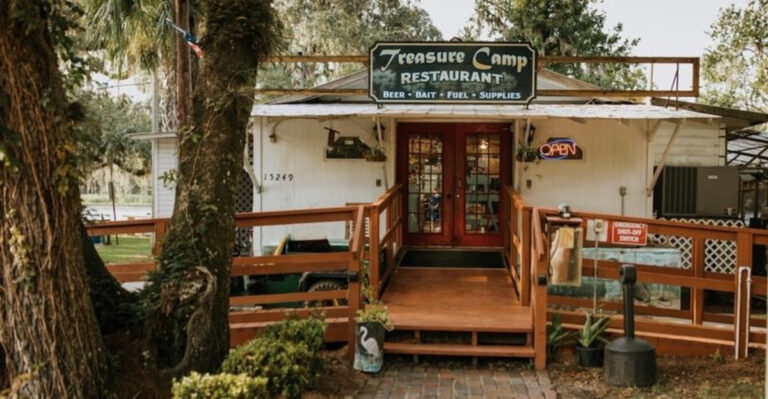 This Restaurant in the Middle of Nowhere Might Be Florida’s Best Road Trip Meal