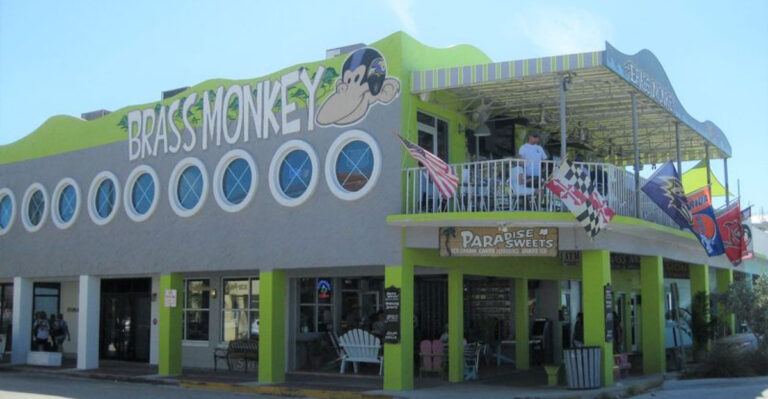 This St. Pete Beach Restaurant Serves Colossal Lump Crab Cakes With Absolutely No Filler