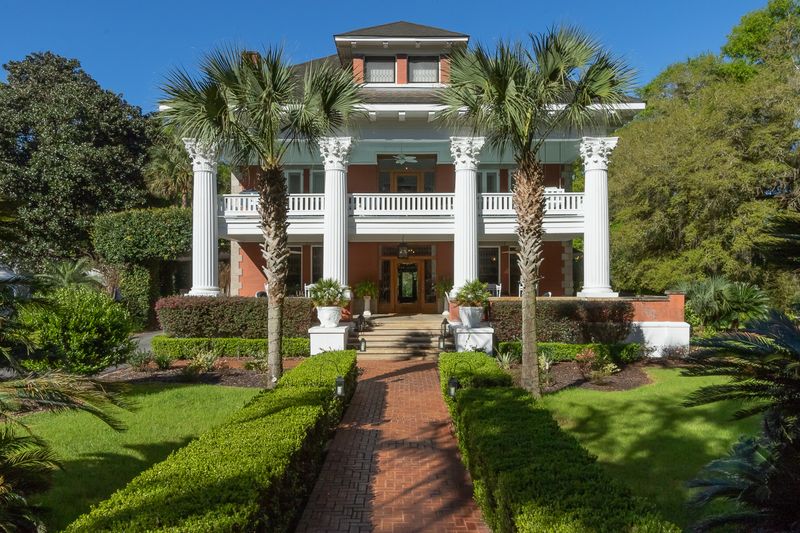 Herlong Mansion Bed & Breakfast – Micanopy