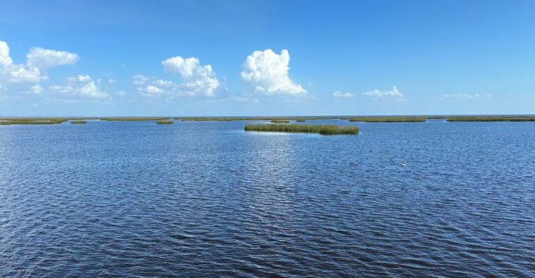 10 Massive Florida Lakes That Could Easily Be Mistaken for Oceans