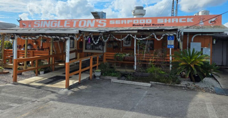 11 Low-Key Florida Seafood Restaurants Locals Would Rather Keep to Themselves
