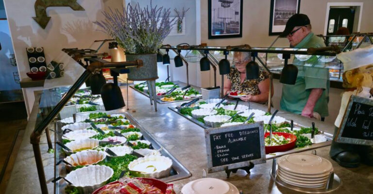 Endless Plates Make This Florida Buffet a Dream for Hungry Diners