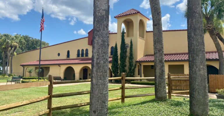 Florida Has A 127-Acre Rolling Vineyard Where The Wine Tastings Are Completely Free