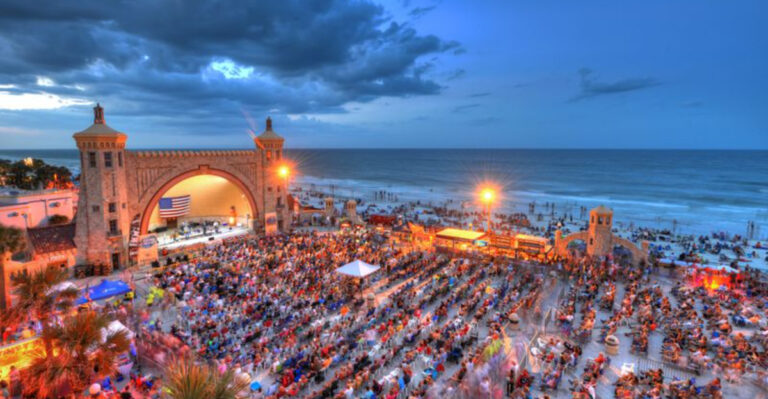 Florida Is Home To An Outdoor Amphitheater So Massive, It Holds A World Record