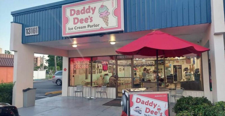 Ice Cream Lovers Drive From All Over Florida To Try 60+ Flavors At This Quirky Parlor