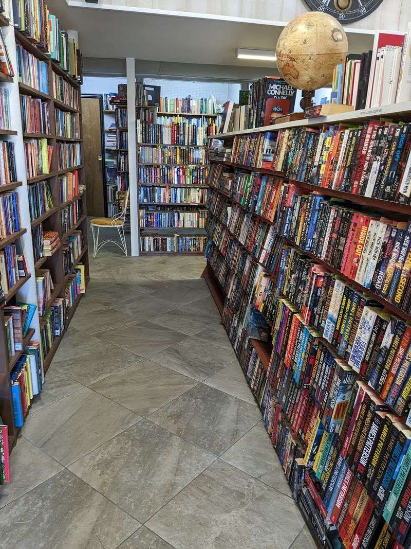 An Absolutely Massive Collection of 250,000-Plus Books