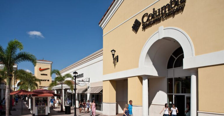 Locals Can’t Get Enough Of The Bargains At This Massive Florida Outlet