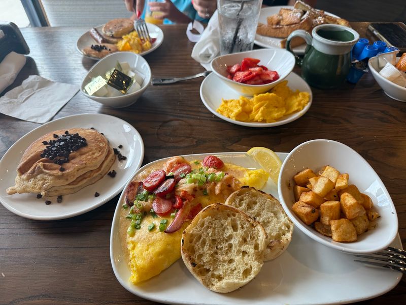 Another Broken Egg Cafe