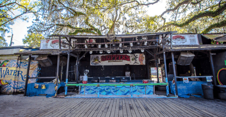 Since 1980, Locals Have Flocked To This Florida Roadhouse For Its Legendary Gator Ribs