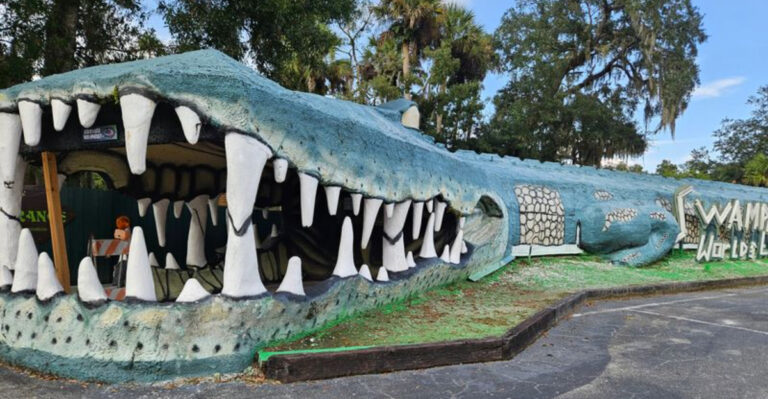 The World’s Largest Alligator-Shaped Building Is Hiding Right Here in Florida