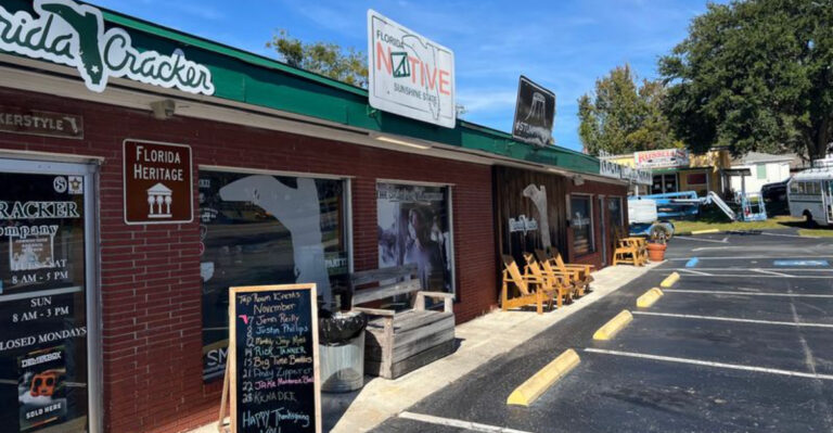 This Classic Florida Roadside Café Still Serves The Comfort Food Locals Grew Up On