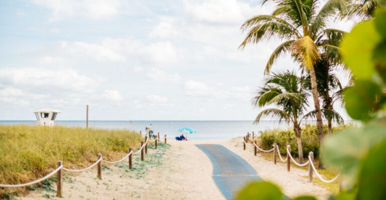 This Florida City Serves Incredible Seafood By Morning And Smooth Jazz By Night