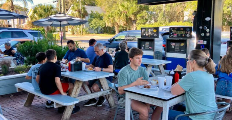 This Funky Florida Restaurant Is So Fun, You’ll Want To Visit Again And Again