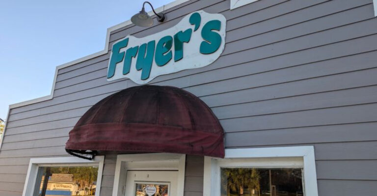This Little Florida Restaurant Serves Fried Chicken That Puts Fancy Places to Shame