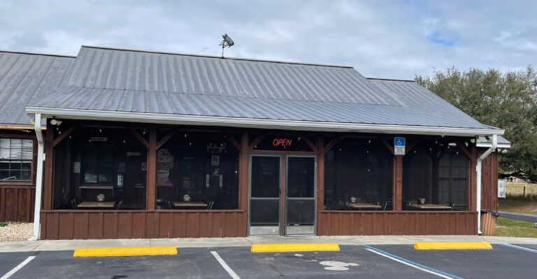 This Low-Key Bartow Seafood Spot Serves Fresh Catches With Big Florida Flavor