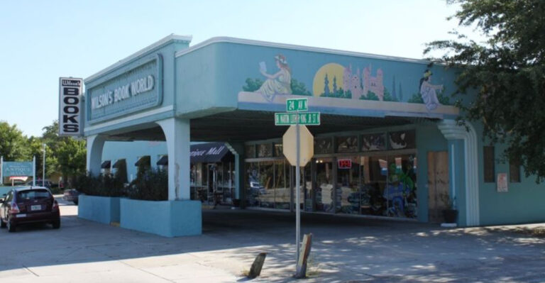 This Massive Florida Bookstore Feels More Like a Maze Than a Shop