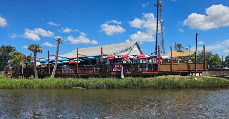 This No-Frills Florida Fish Camp Is the Kind of Place Locals Come Back to Again and Again