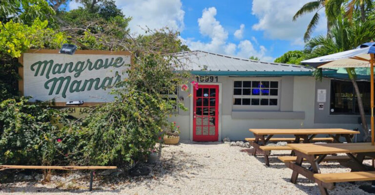 This Offbeat Florida Roadhouse Has Locals Coming Back Again And Again