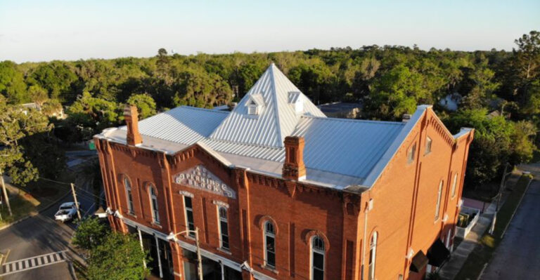 This Peaceful Florida Small Town Reveals a Different Side Once the Sun Goes Down