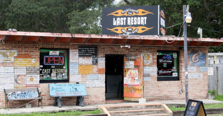 This Tiny Florida Dive Bar Is So Unusual You Have to See It for Yourself