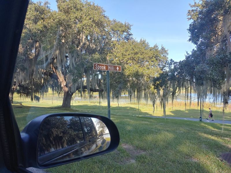 Best Times to Visit: Avoid School Hours